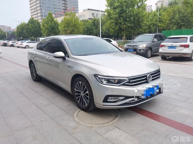 银色的迈腾保有量算少的看着也不错低调奢华迈腾