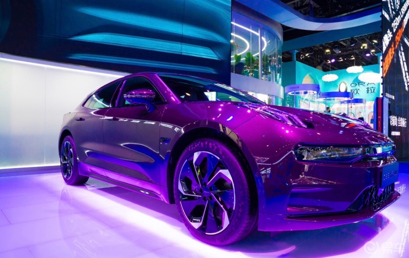 成都车展撩新车# 极氪001自亮相以来热度一直没减,原因就在于优雅的