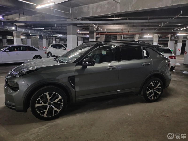 水泥灰的也挺好看,有点时间限量版的感觉了._领克01社区_易车社区