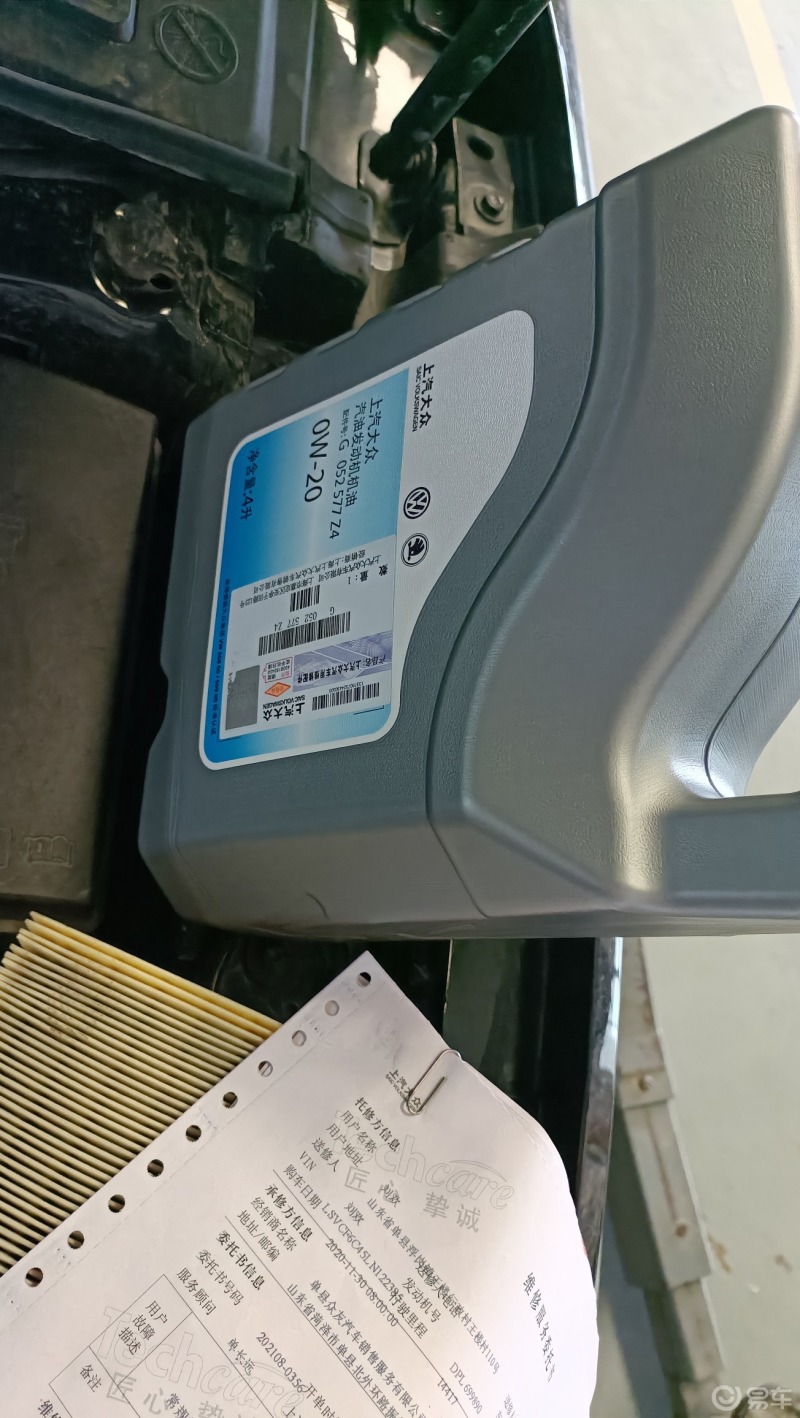 首保机油选用的是0w-20的机油,据说是因为颗粒捕捉器的缘故,师傅保养