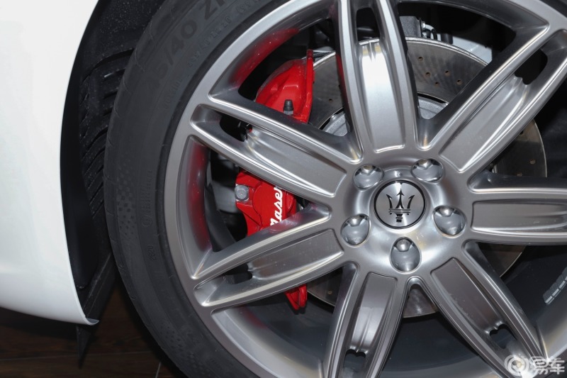 玛莎拉蒂quattroporte刹车片厚度低于多少毫米就要换新的了