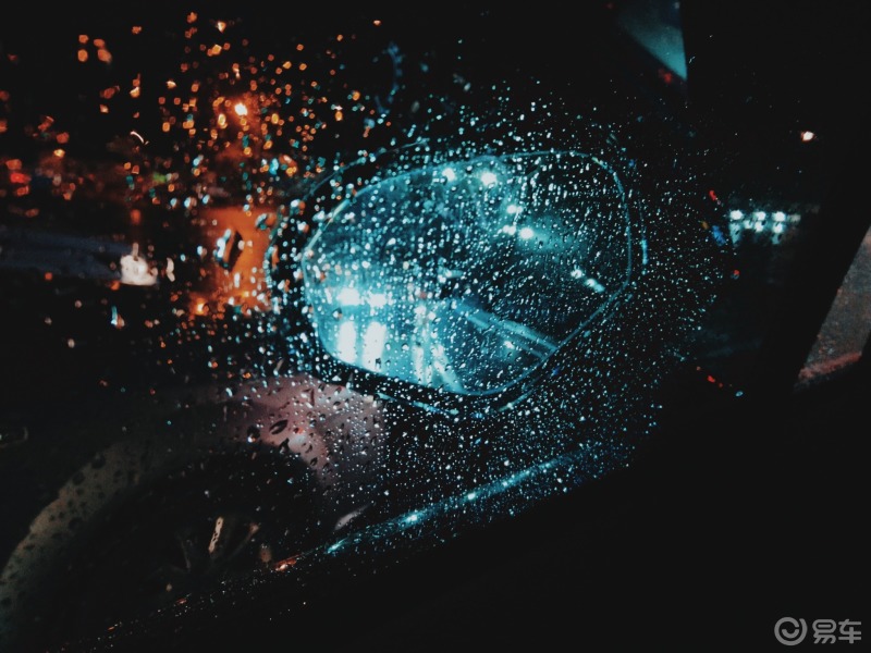 冒险家打卡活动#雨夜如果车不多其实挺适合给爱车拍照的冒险家的夹胶