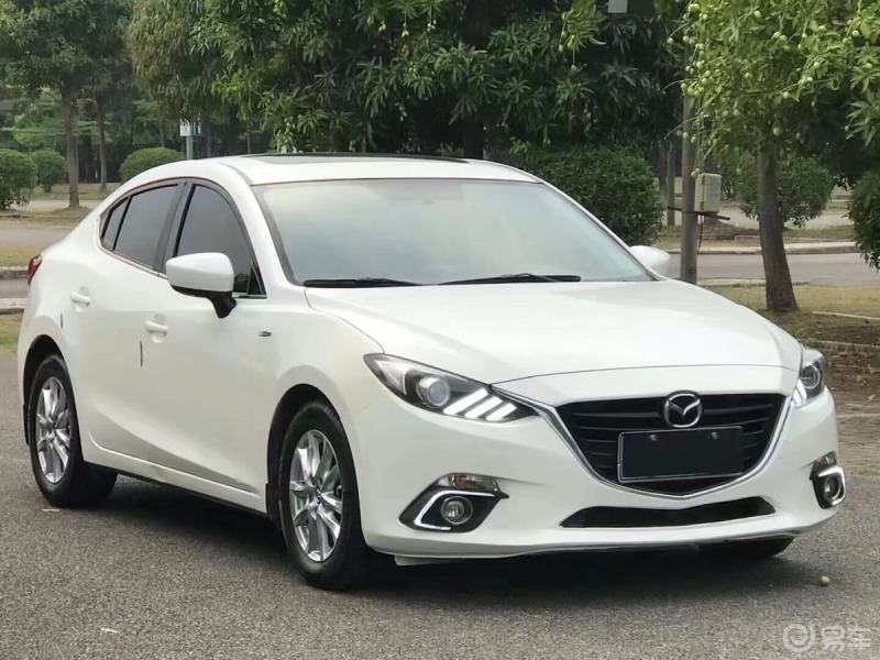 汽车生活街拍帅气的昂克赛拉高颜值运动气息十足的轿车深受年轻人的