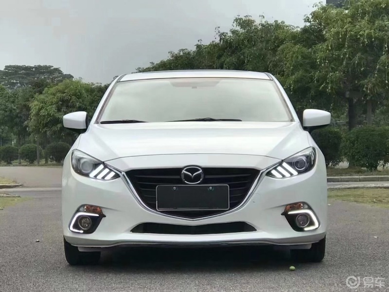 汽车生活街拍帅气的昂克赛拉高颜值运动气息十足的轿车深受年轻人的