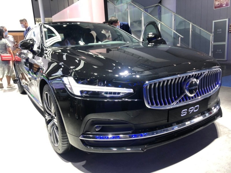 成都车展撩新车沃尔沃s90这台中大型轿车目前是沃尔沃品牌旗下的旗舰