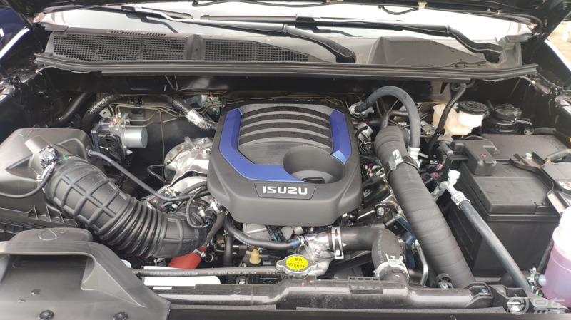 晒发动机舱# 五十铃dmax这款柴油发动机日常经济性表现的还真不错!