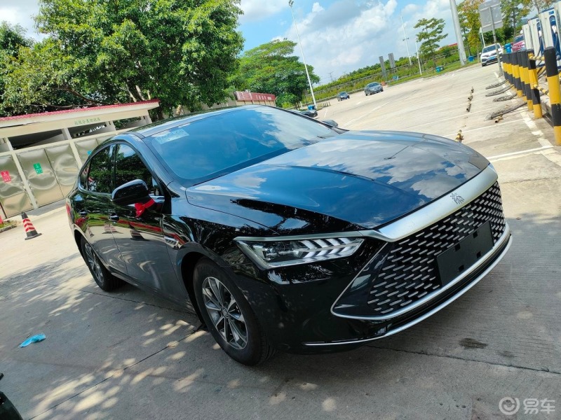 每日打卡这款颜色的比亚迪秦你们会选择吗我感觉这个颜色好大气啊真