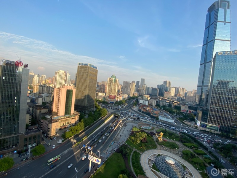 秋天的第一杯奶茶# 长沙芙蓉广场位于湖南省长沙市芙蓉区韭菜园街道