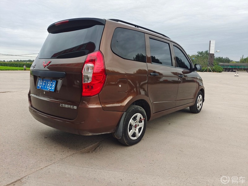 17年12月五菱宏光s八座两门电动加装大屏导航45000公里