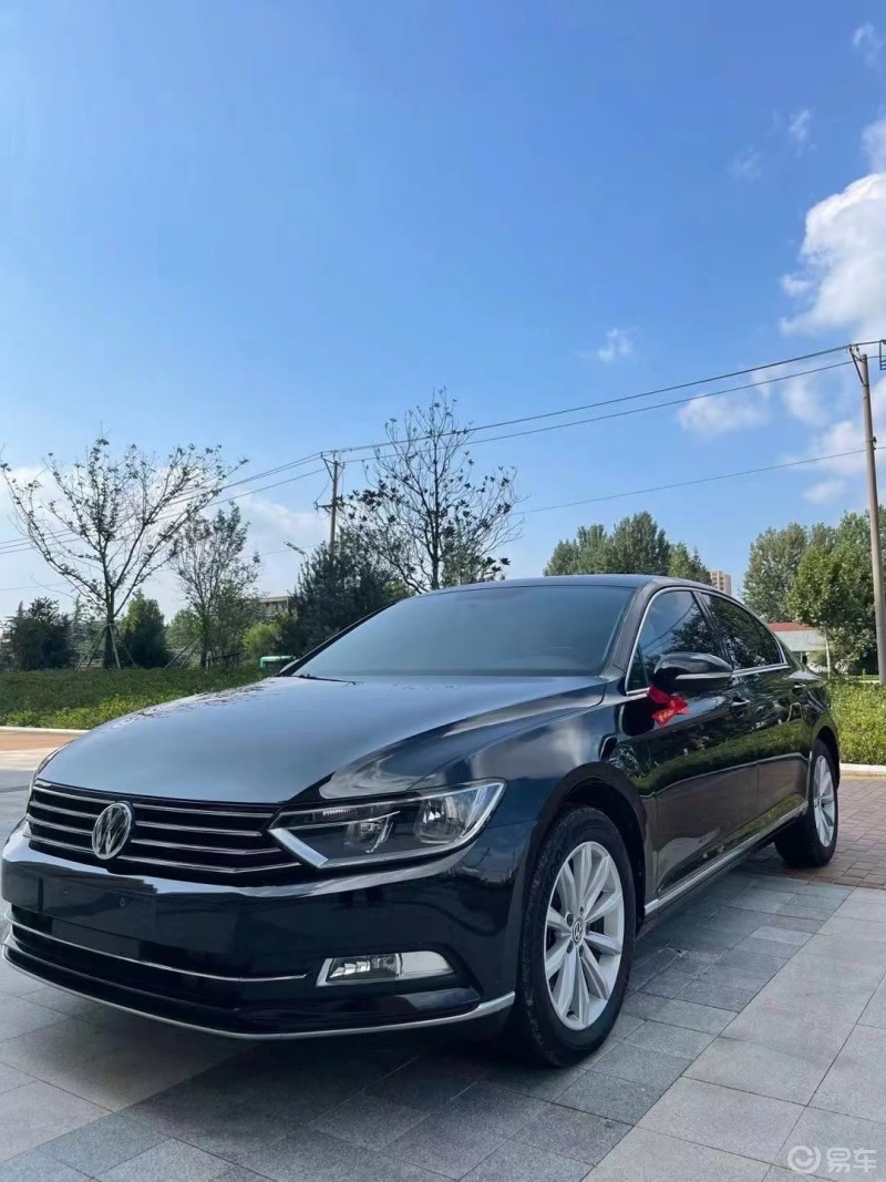 汽车生活街拍稳重的大众迈腾空间大动力足提速很猛的德系品质很适合