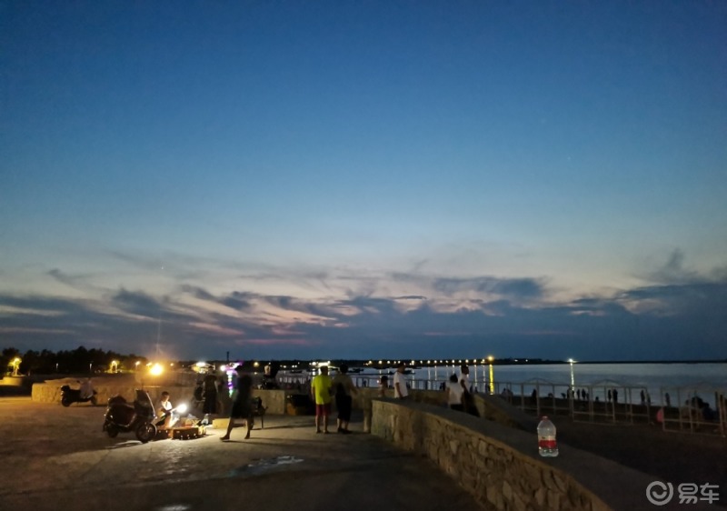 鲅鱼圈海边夜景图片