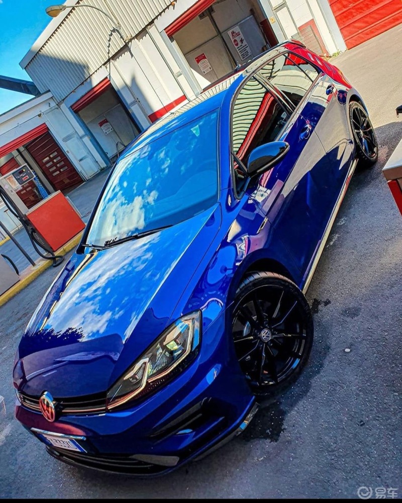 每日打卡蓝色的高尔夫