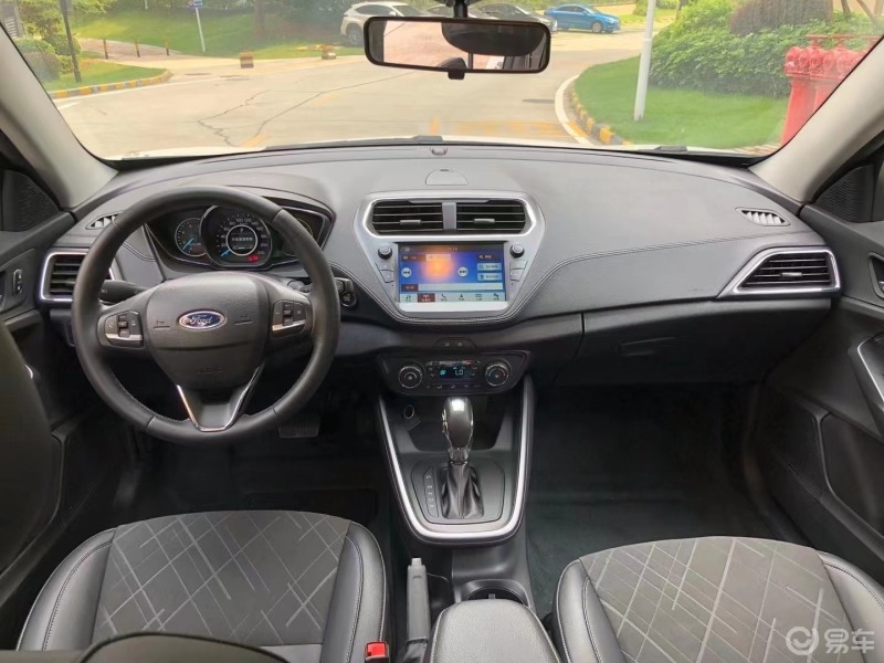 2020款福特福睿斯15自动质享版多功能方向盘一键启动原装导航