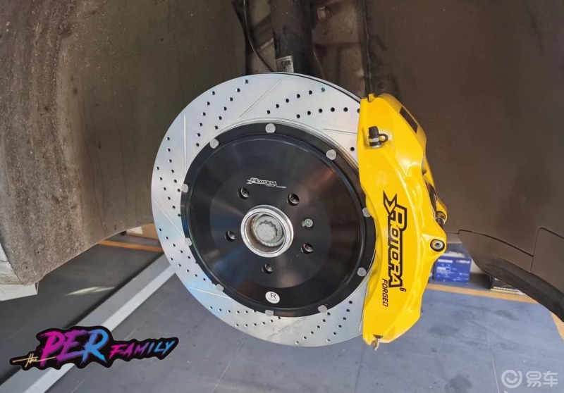 宝马3系(g20)改装rotora前6后4双卡钳刹车