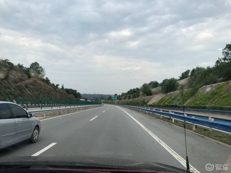 有哪些需要杜绝的开车陋习今天要说的就是高速公路上行驶太慢这个开车