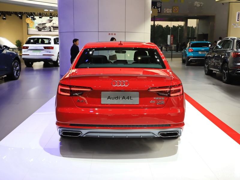 奥迪a4l红色的很给力,颜色很鲜艳,30万值得吗?