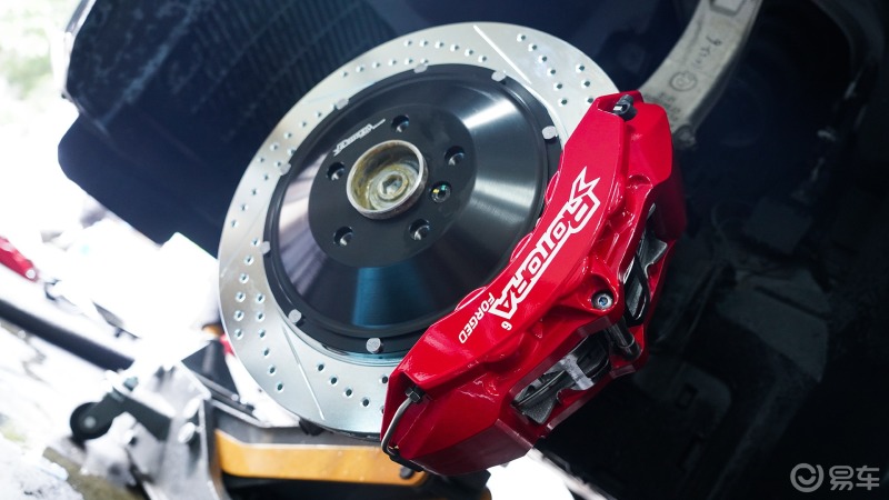宝马新x5g05改装rotora前6后4双卡钳刹车