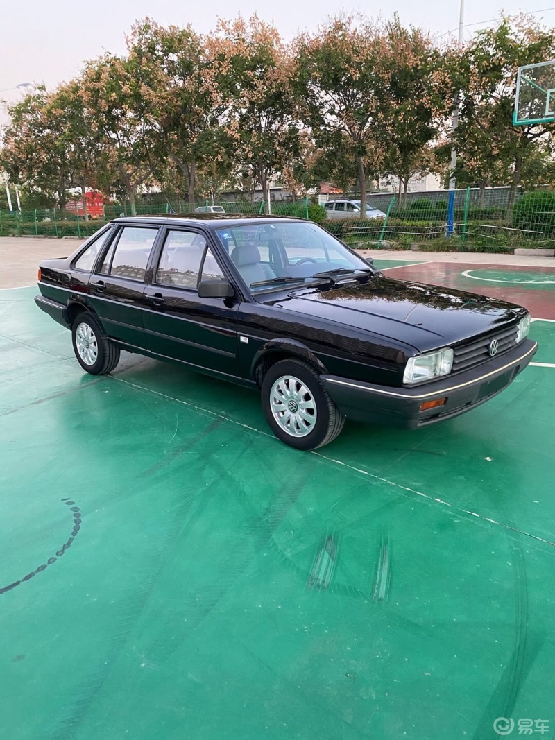 汽车生活最经典的大众神车桑塔纳20年前的他也是个王者空间大底盘高