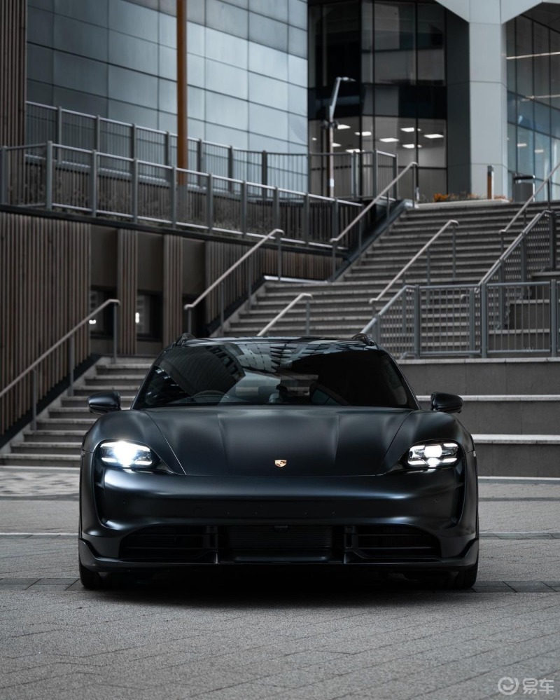 保时捷 taycan turbo scrossu