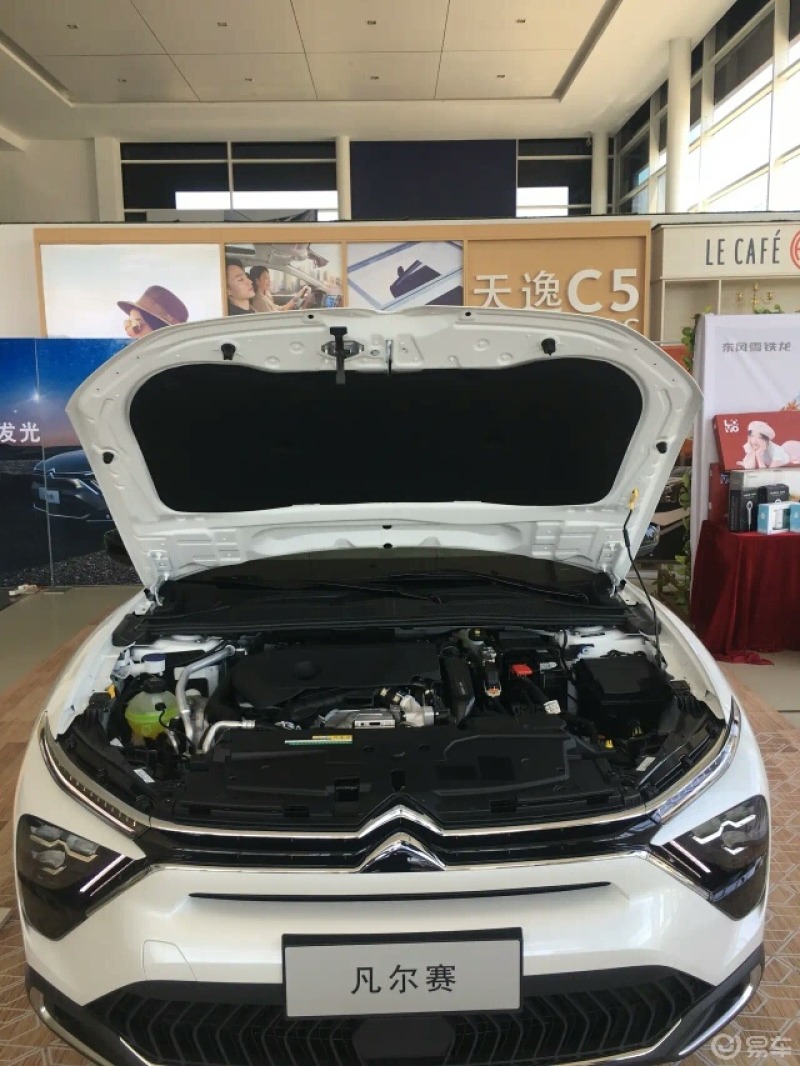 今天特意把标致雪铁龙的车子引擎盖打开40085008508l天逸凡尔赛