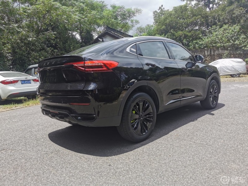 每日打卡高颜值的哈弗f7x溜背式设计的后尾门有人说好看有人确接受不