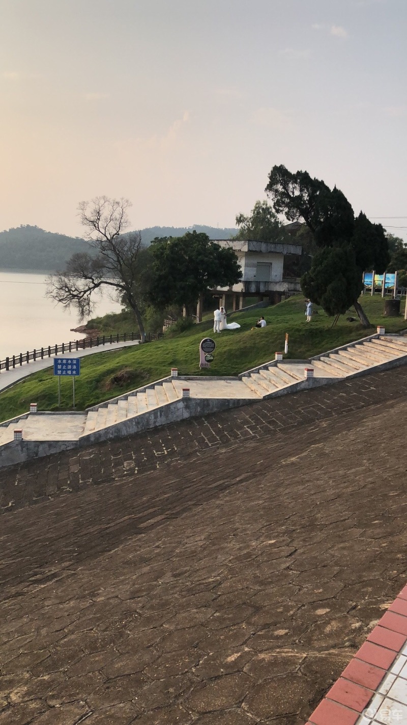 南宁大王滩风景区以秀丽的江南湖光山色和恢宏的现代水利工程而著称是