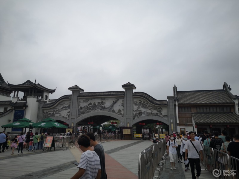 每日打卡狮子林跨入园内即见一座大厅就是贝家祠堂大厅正中有一块匾额