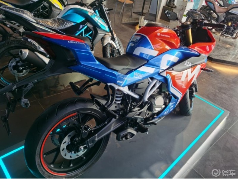 春风250sr火焰橙高颜值外观看这