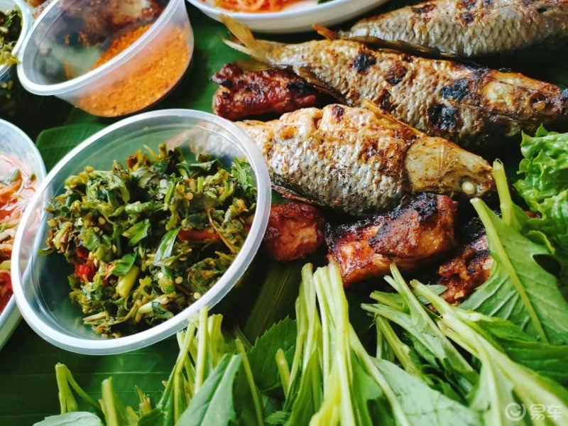 吃烧鱼是榕江县苗族侗族的一种传统习俗每年稻谷即将成熟放水晒田时节