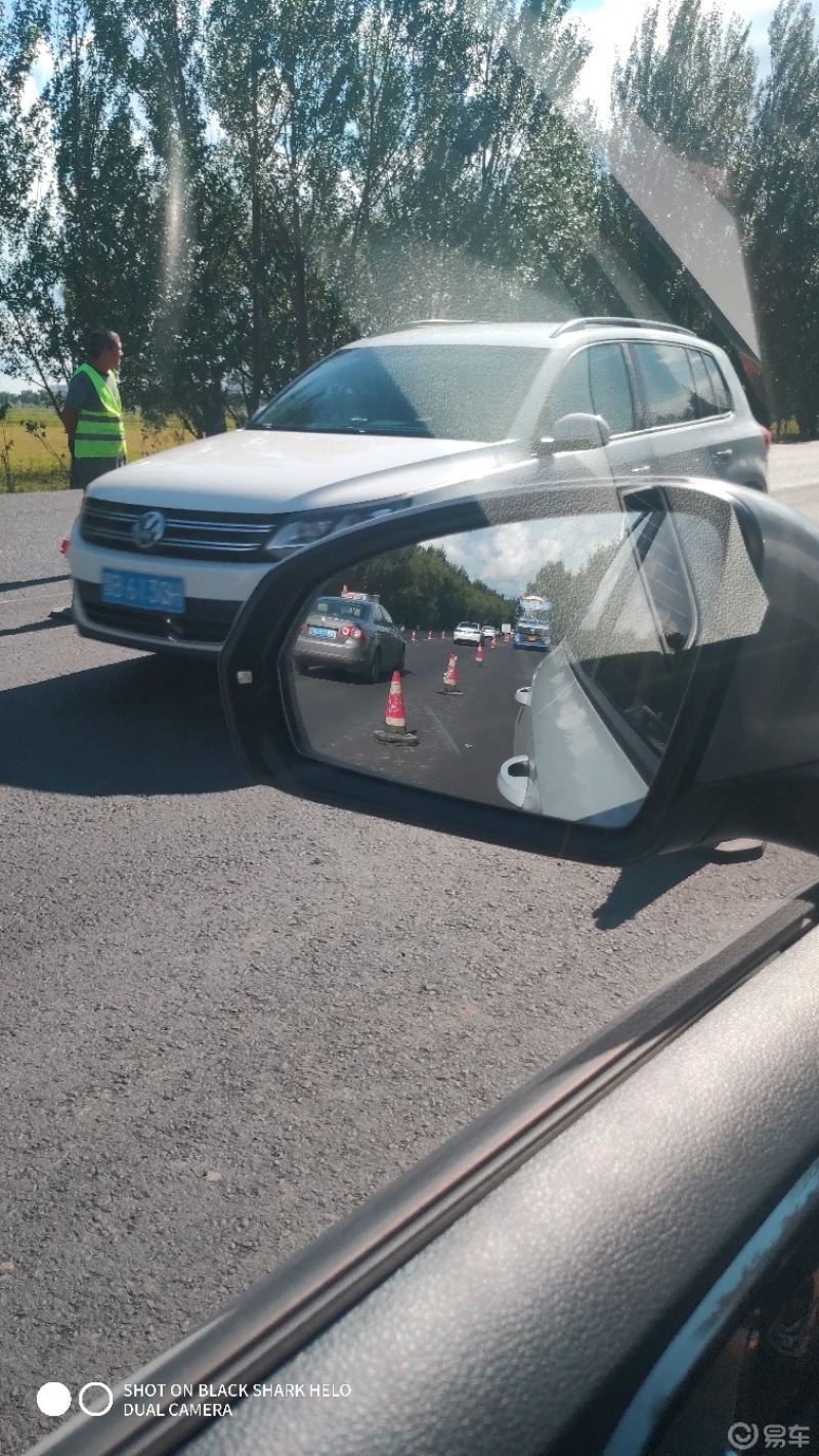 下雨天后視鏡看不清怎麼辦夏季開車經常會遇到下雨天在路上駕車的時候