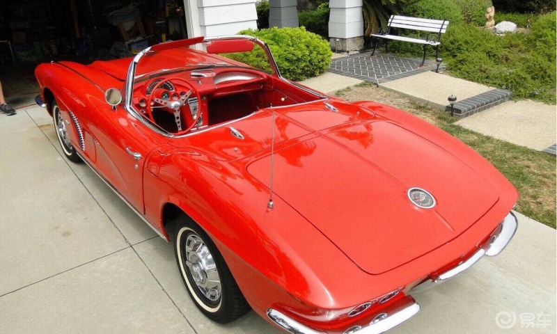 老爷车经典车型1962年的克尔维特非常经典的一台老爷车红色的外观