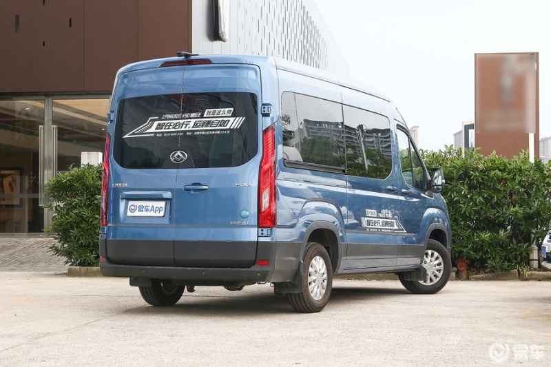 上汽大通宽体轻客v90
