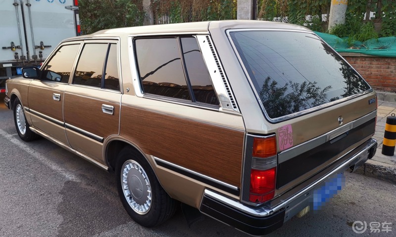 经典车型1997年的尼桑y30方正外观的旅行车设计有那个年代特有的感觉