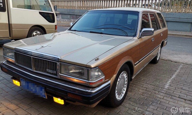 经典车型1997年的尼桑y30方正外观的旅行车设计有那个年代特有的感觉