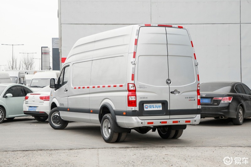 拉货空间最大的轻客当然是图雅诺加长轴超高顶