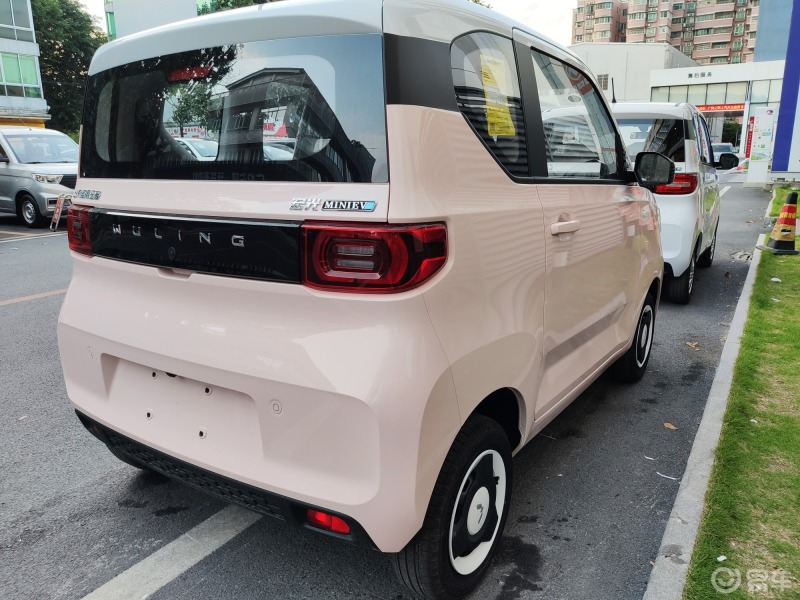 五菱小神车五菱宏光mini,喜欢就盘它