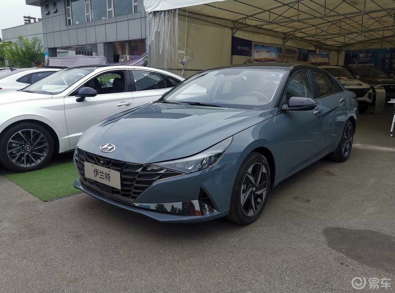 第七代伊兰特"太空灰"配色,心水的一种配色,有点像是奥迪的水泥灰配色