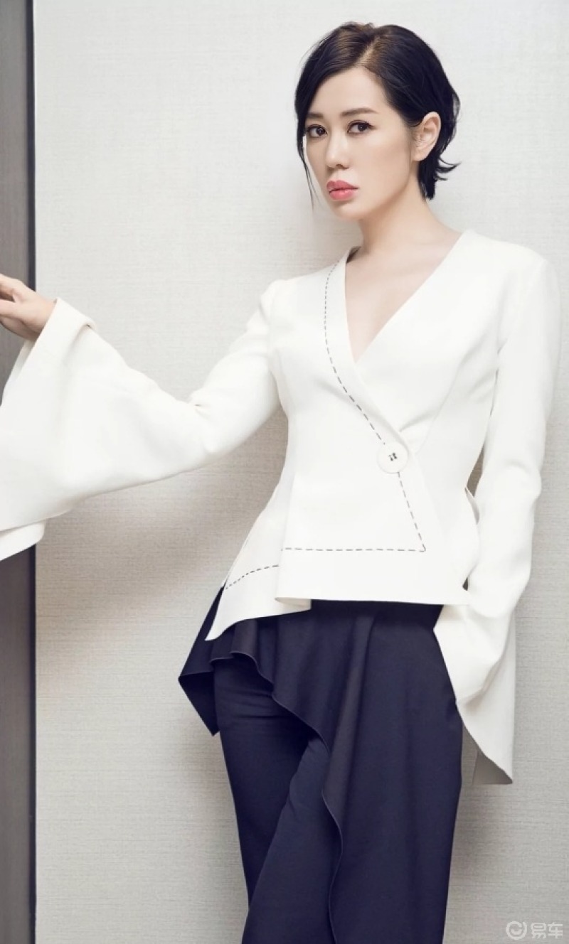 女神驾到#各位女神大佬们,假期愉快啊.打卡今日份女神,——余男.