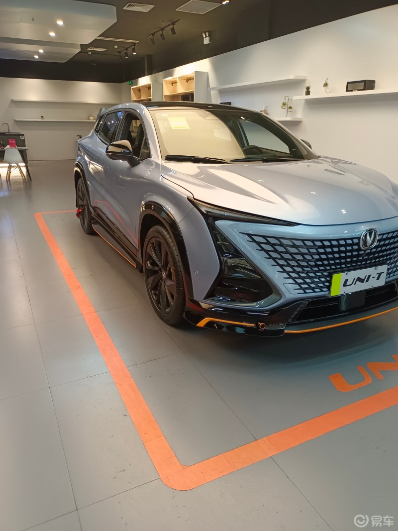 长安uni一k运动版双色运动套件逼格满满22款188屁哪里实在是强劲年