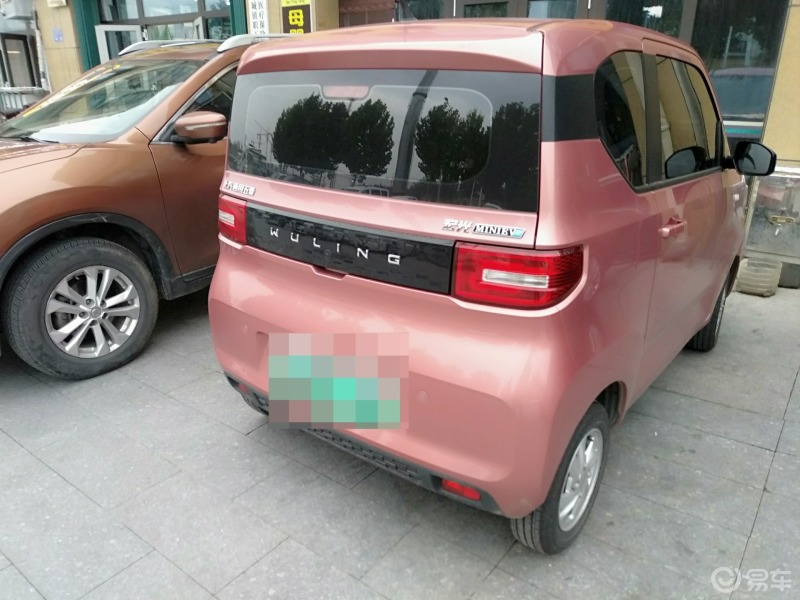 新手福利第三弹这个颜色的五菱miniev也很漂亮呀第一次见这种粉色实车