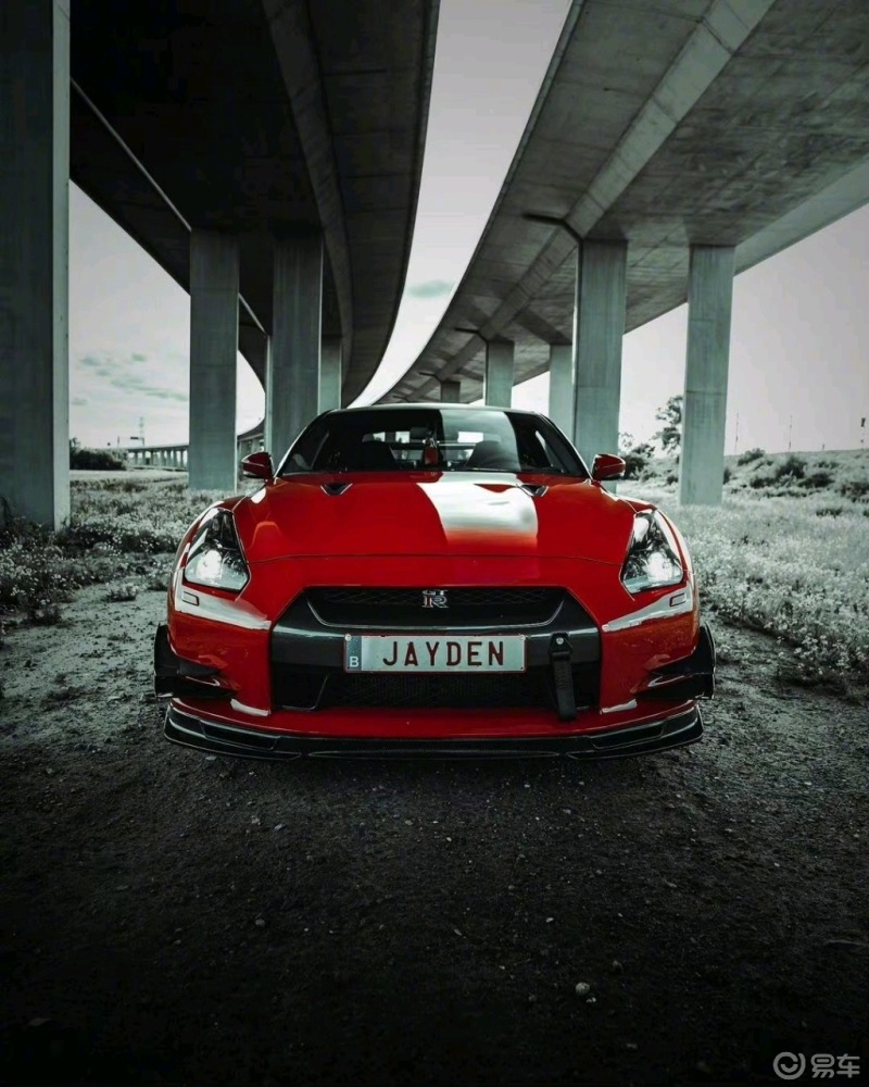 惊艳所有人红色战神gtrgtr的外形充满了澎湃的美感修长的车头造型被