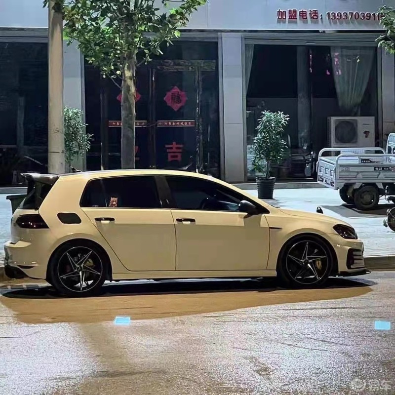 汽车改装# 哟呵,偶遇一台改装的高尔夫七代,不得不说高尔夫这砍车