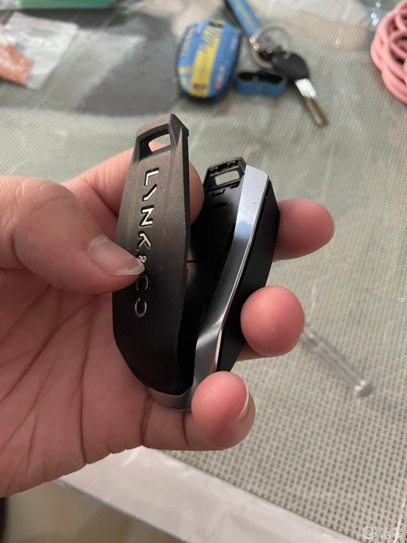 领克01钥匙如何更换电池?