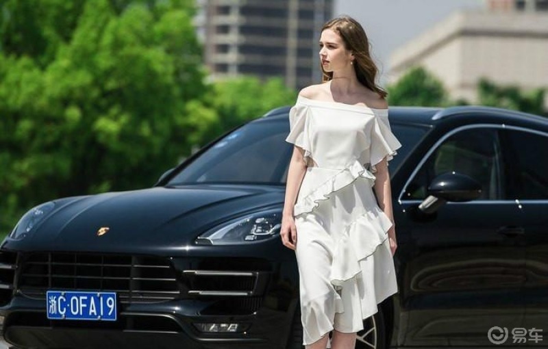 美女配豪车可以说是绝配保时捷macan我很喜欢
