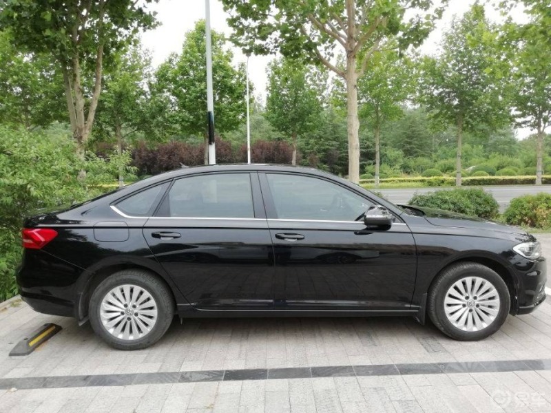 成交价我的爱车是18款朗逸plus新款车型采用新平台制造车身加长加宽