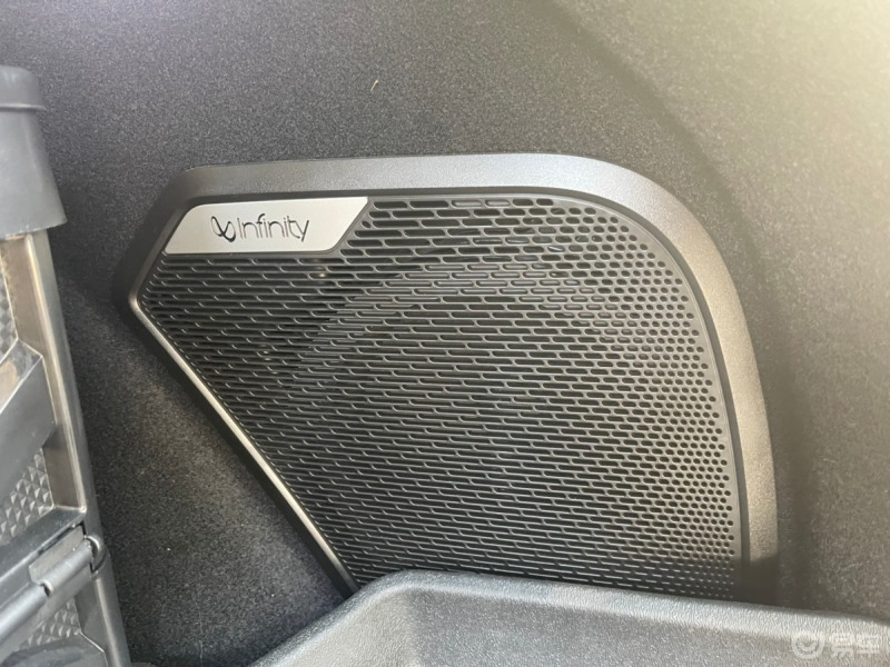 今天来说下领克01的音箱,车内四周的音箱属于哈曼旗下的infinity品牌