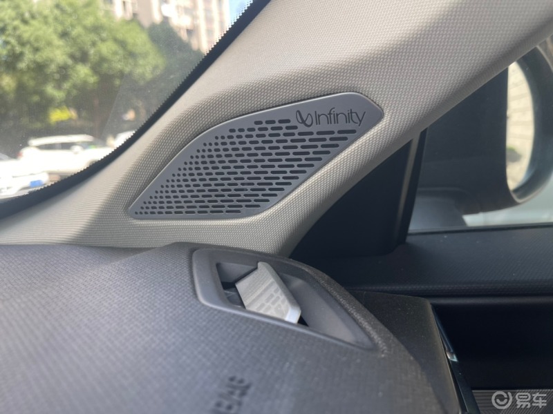 今天来说下领克01的音箱,车内四周的音箱属于哈曼旗下的infinity品牌