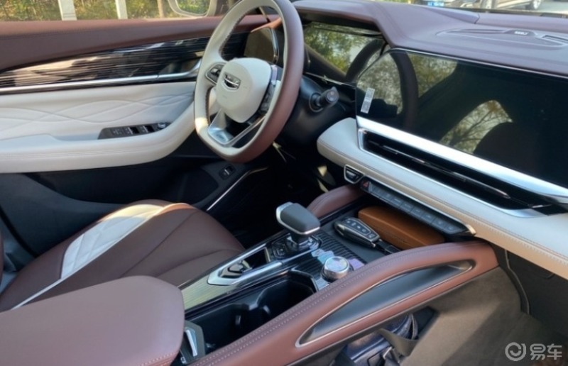 xdm你们觉得星越l这车的白棕内饰怎么样好看吗