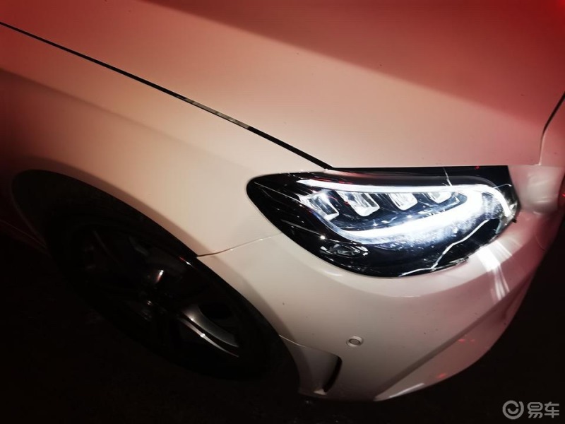 车前灯被撞碎了车灯换一下要多少钱