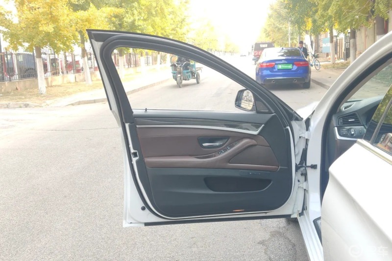 宝马5系车门开起来有点嘎吱响98